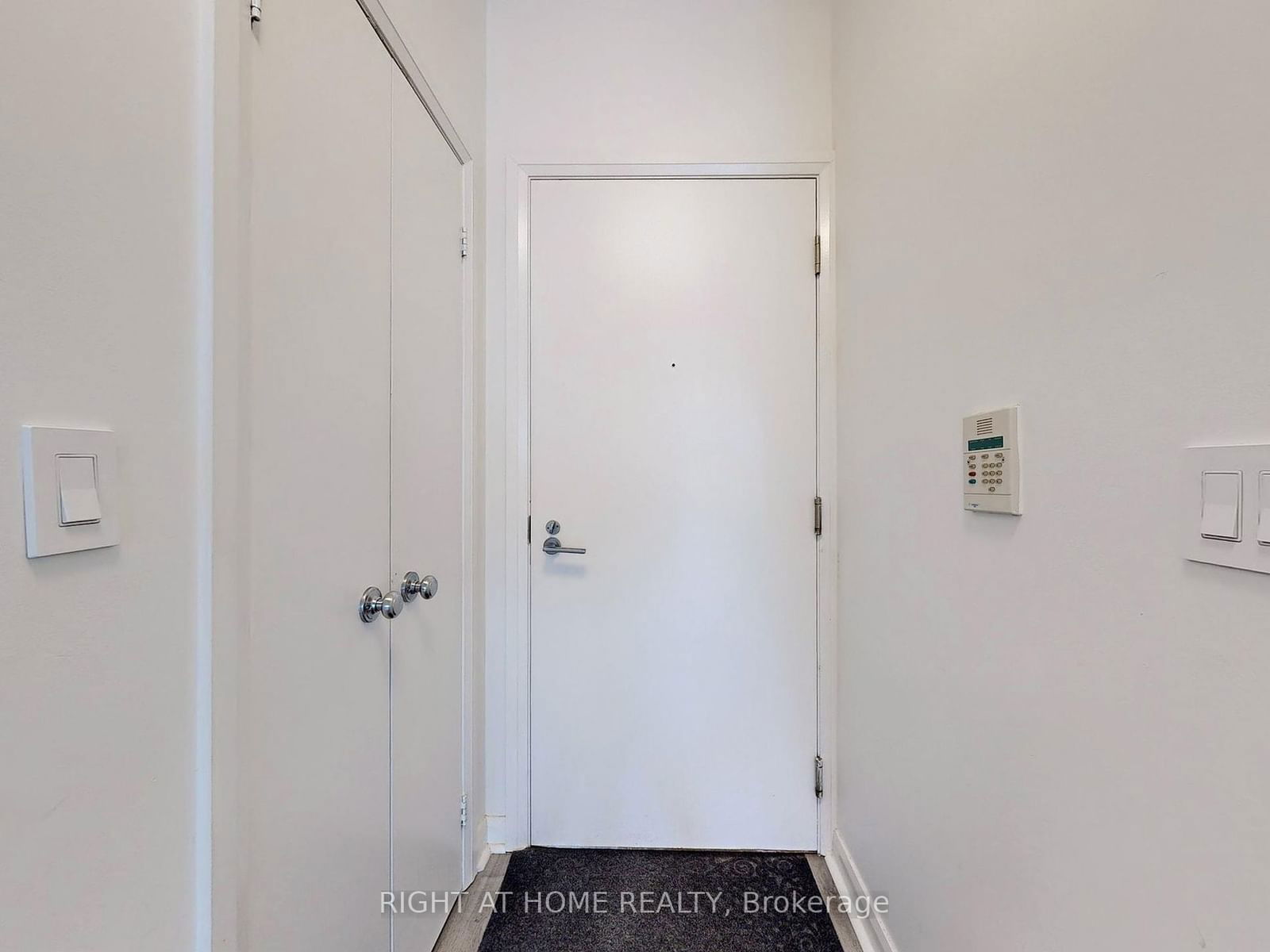 111 Elizabeth St, unit 1702 for sale - image #4