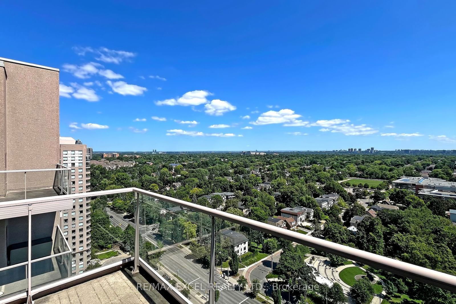 18 Hillcrest Ave, unit Ph104 for sale