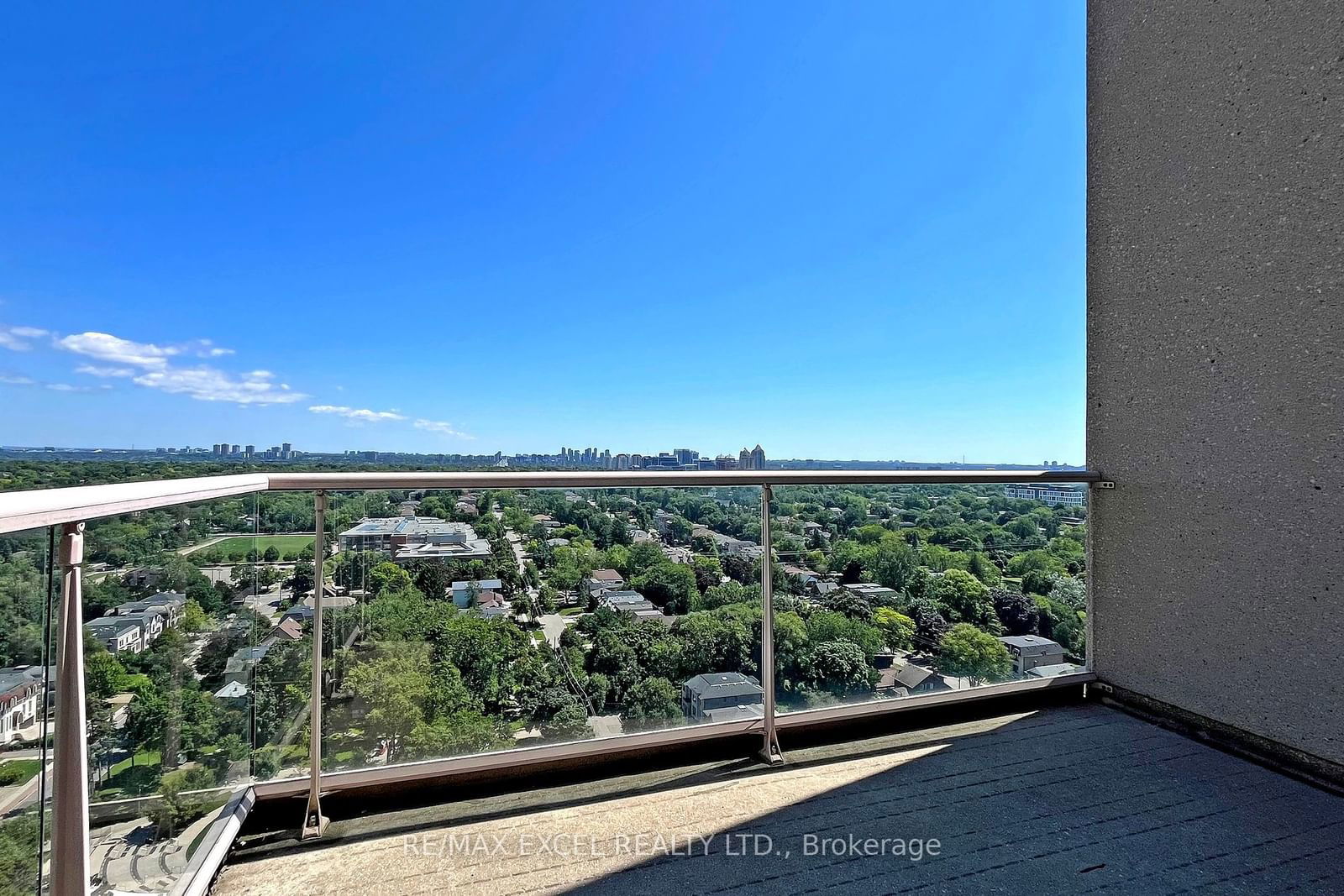 18 Hillcrest Ave, unit Ph104 for sale