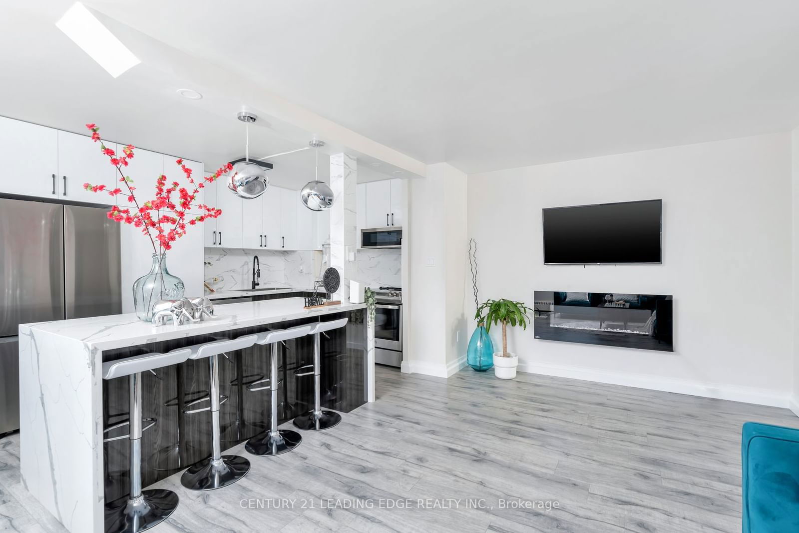 100 Leeward Glwy, unit 205 for sale - image #8