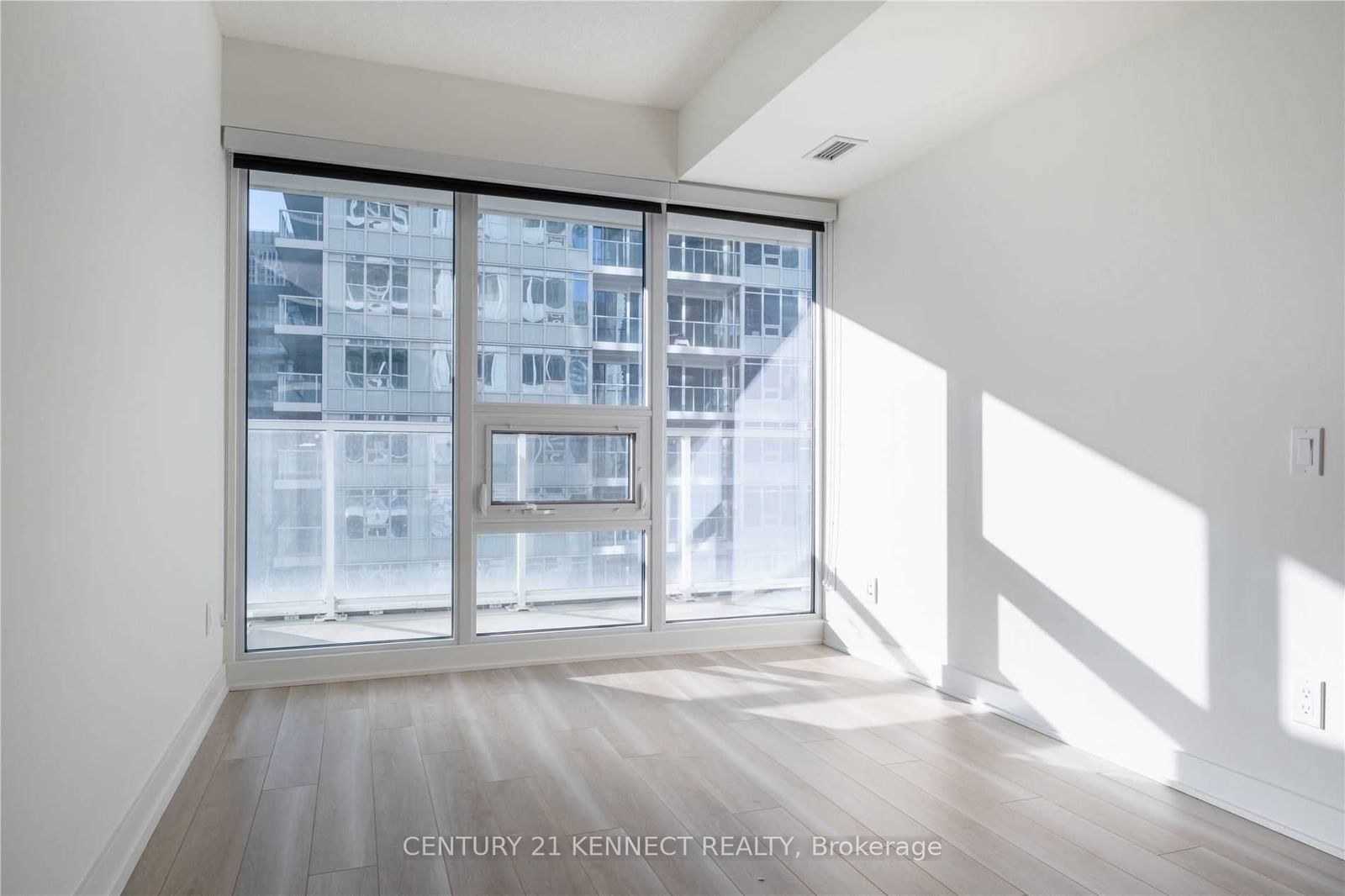 17 Bathurst St, unit 1005 for rent