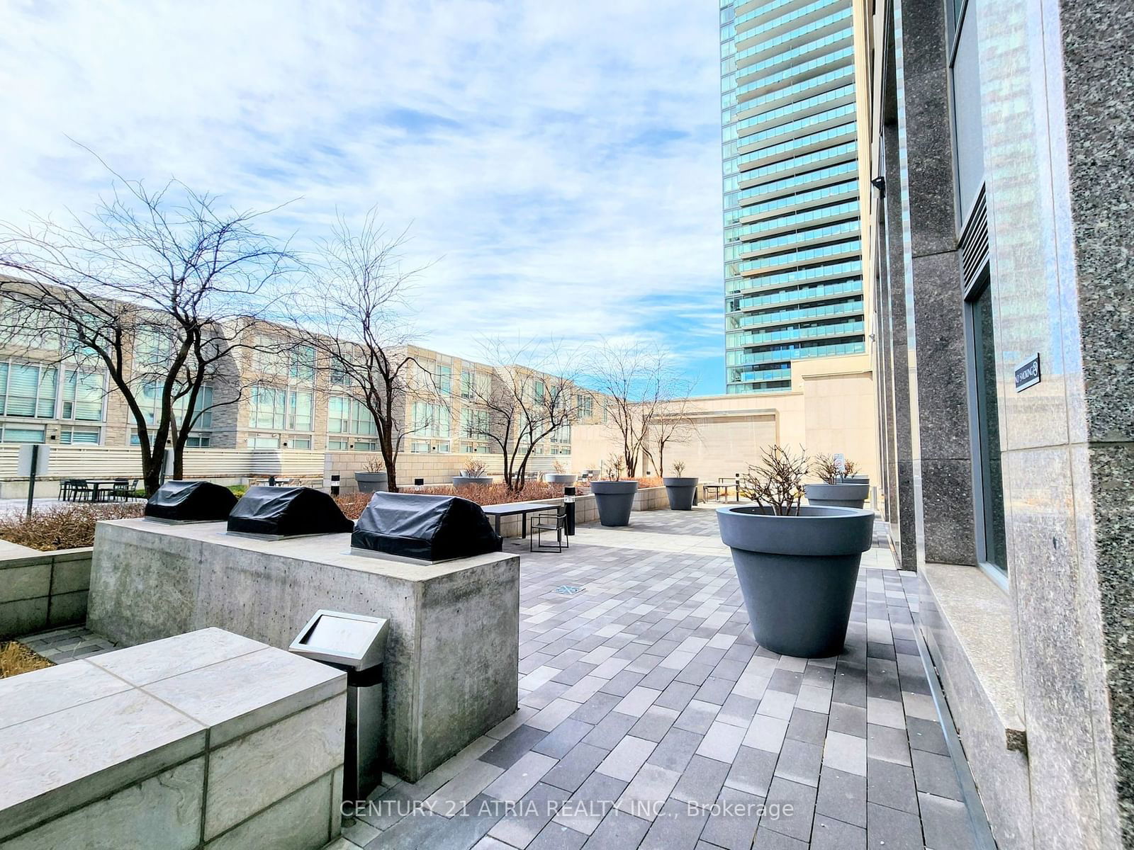 111 St Clair Ave W, unit 616 for sale