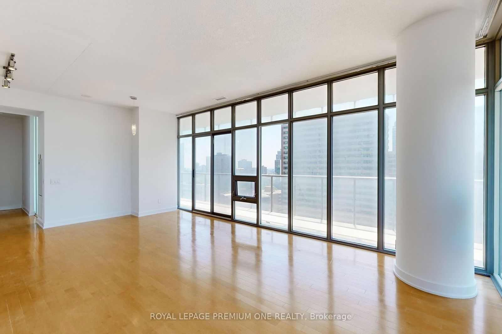 33 Charles St, unit 1605 for sale