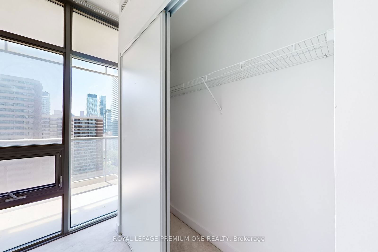 33 Charles St, unit 1605 for sale