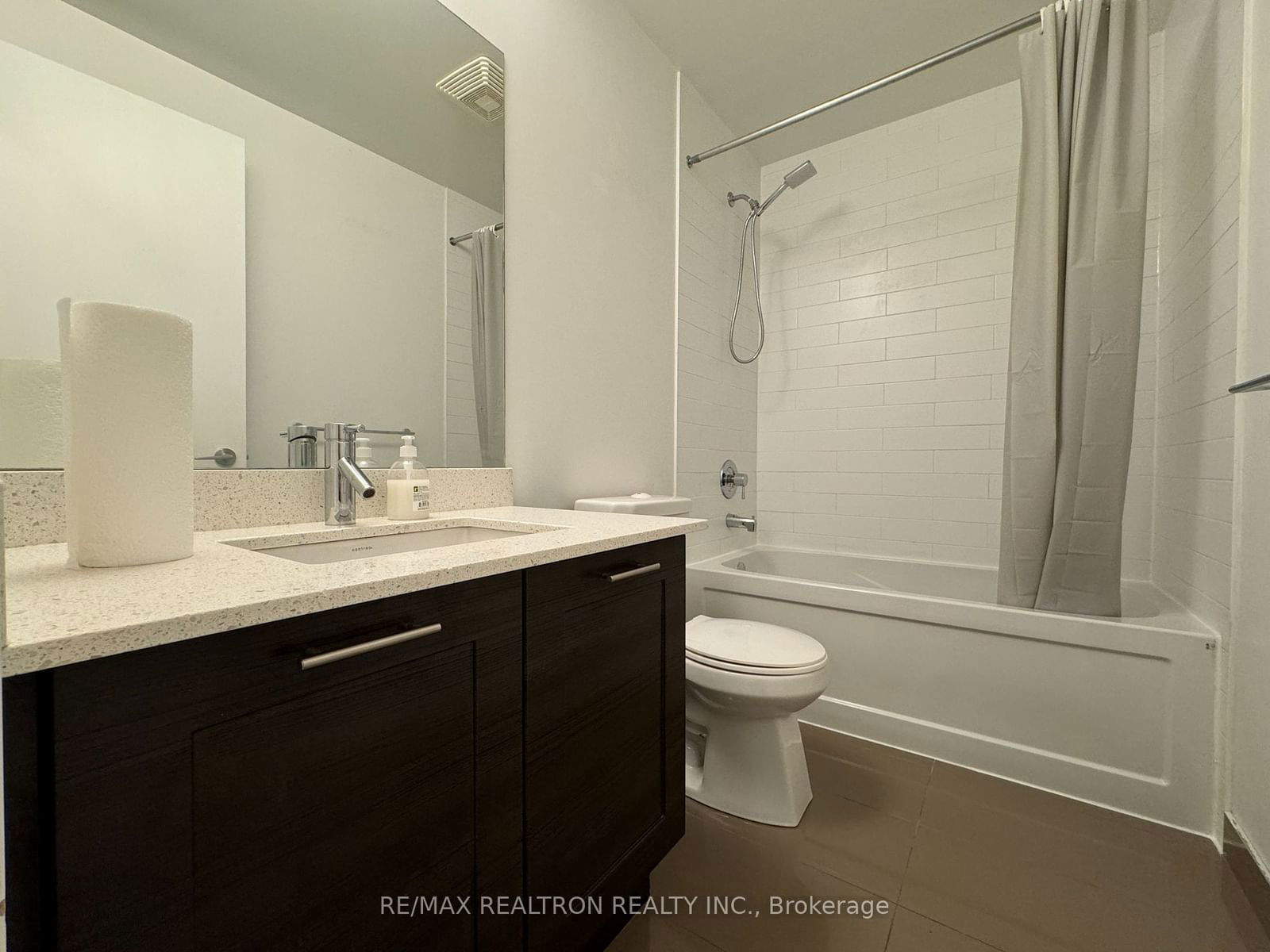 20 Bruyeres Mews, unit 516 for rent - image #11