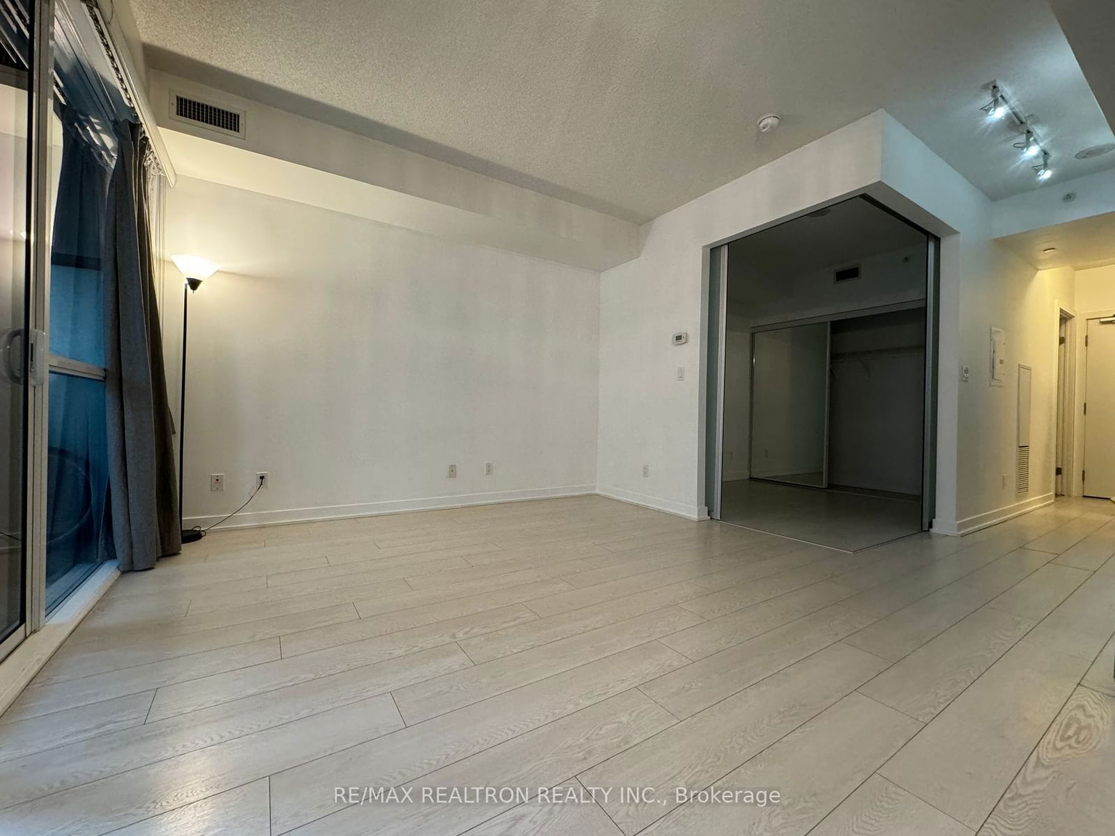 20 Bruyeres Mews, unit 516 for rent - image #8