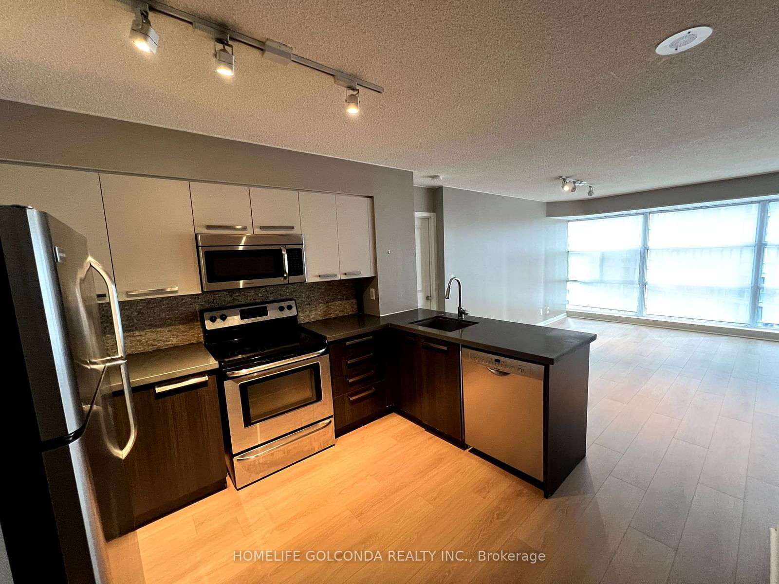 11 St. Joseph St, unit 1702 for rent - image #4