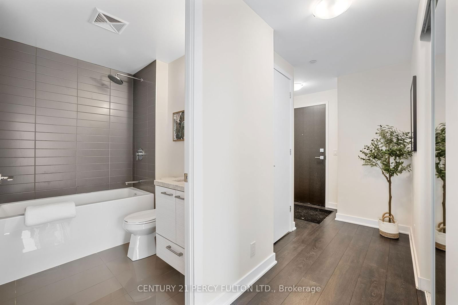 2221 Yonge St, unit 3108 for sale - image #4