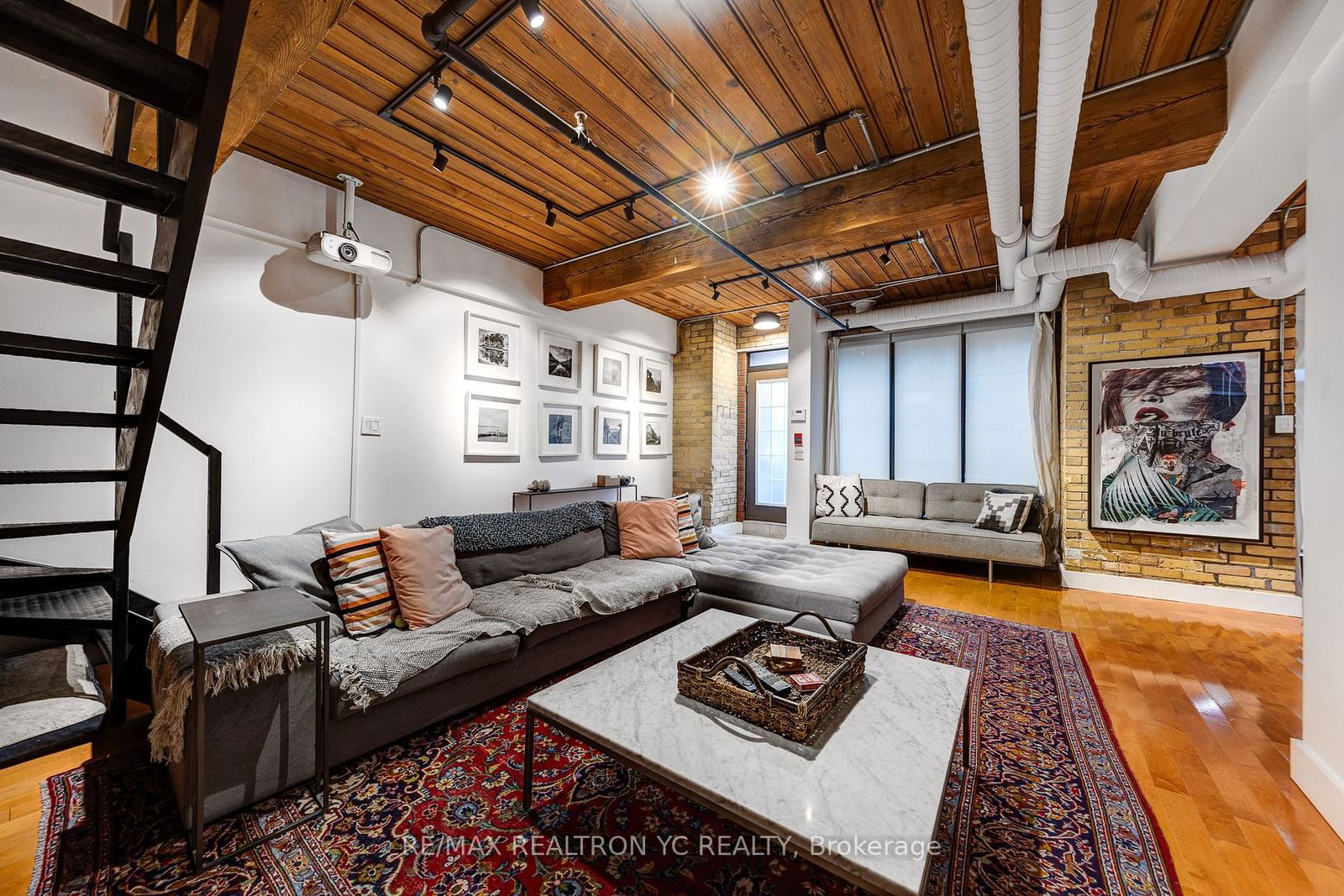 436 Wellington St W, unit 105 for rent - image #1