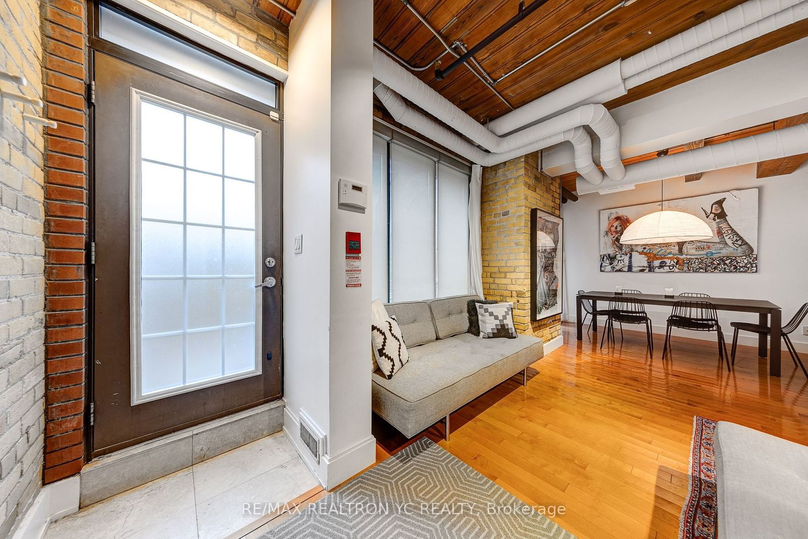 436 Wellington St W, unit 105 for rent - image #2