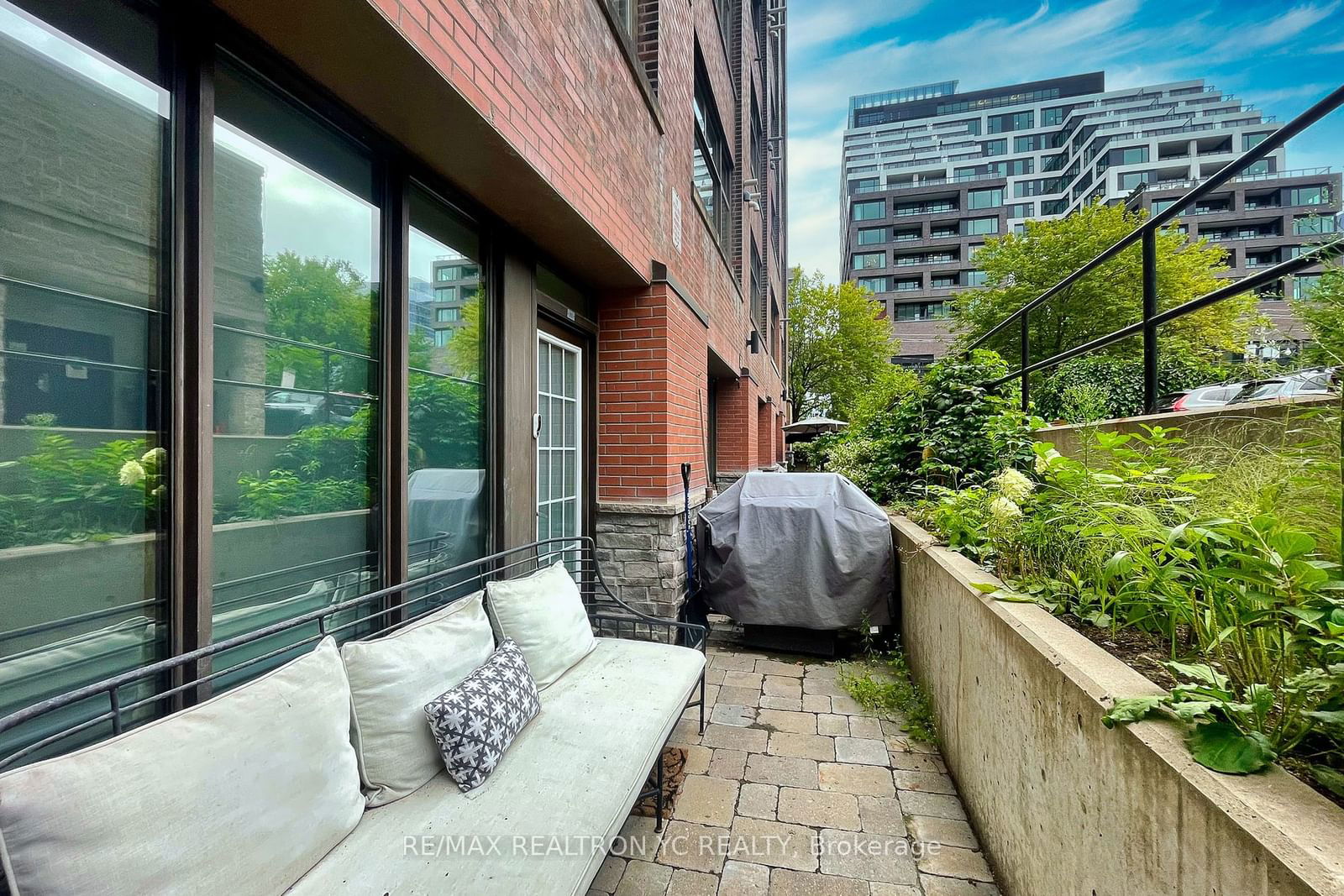 436 Wellington St W, unit 105 for rent - image #22