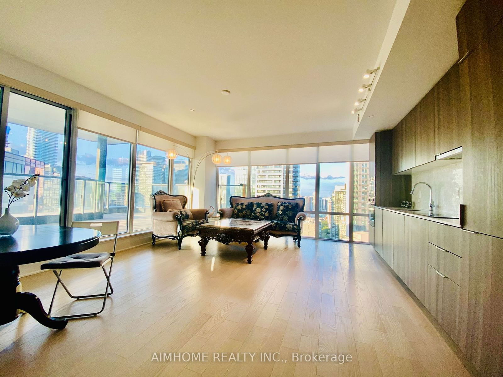 955 Bay St, unit 3208 for sale - image #4