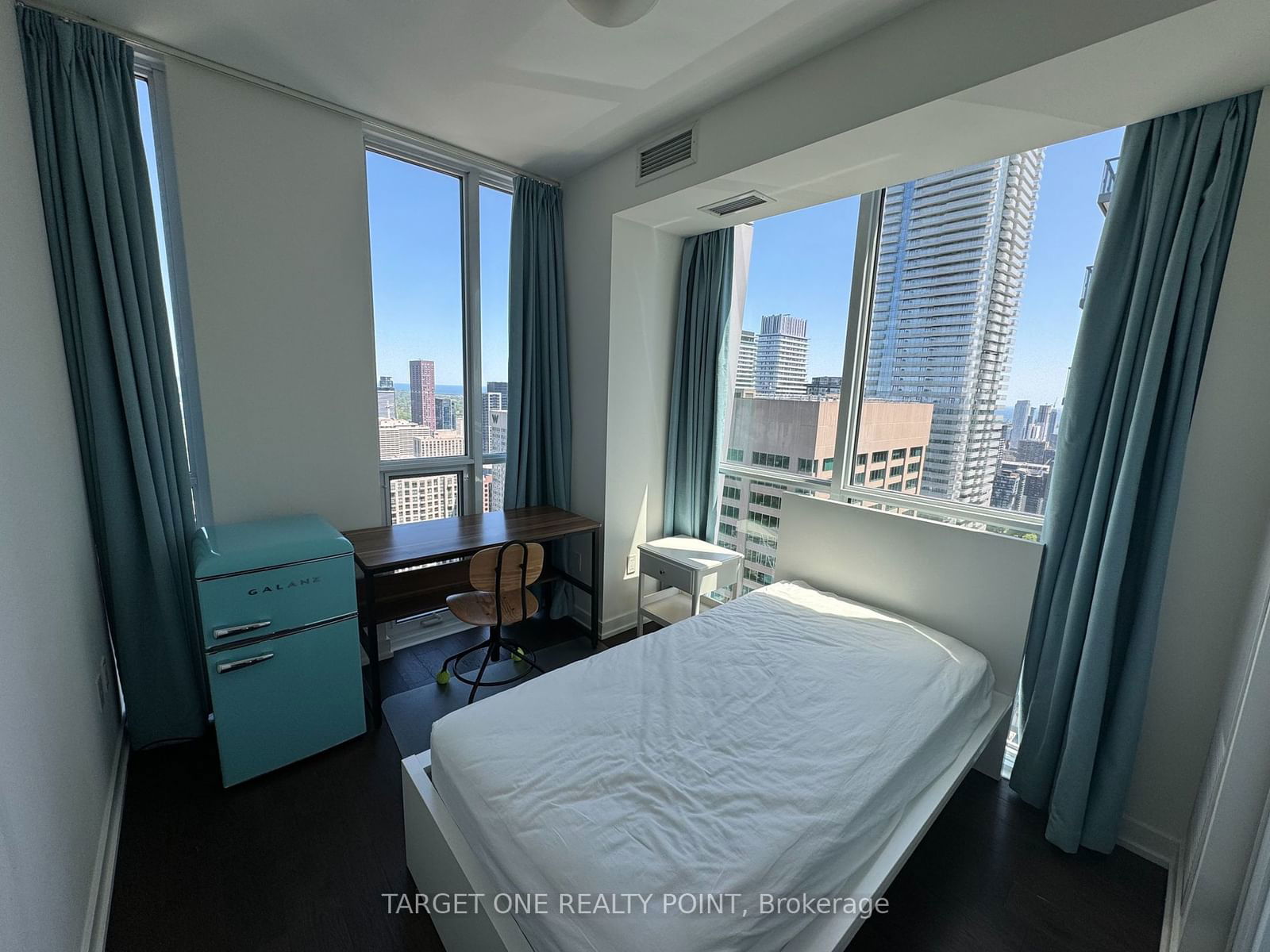 1 Yorkville Ave, unit 4311 for rent