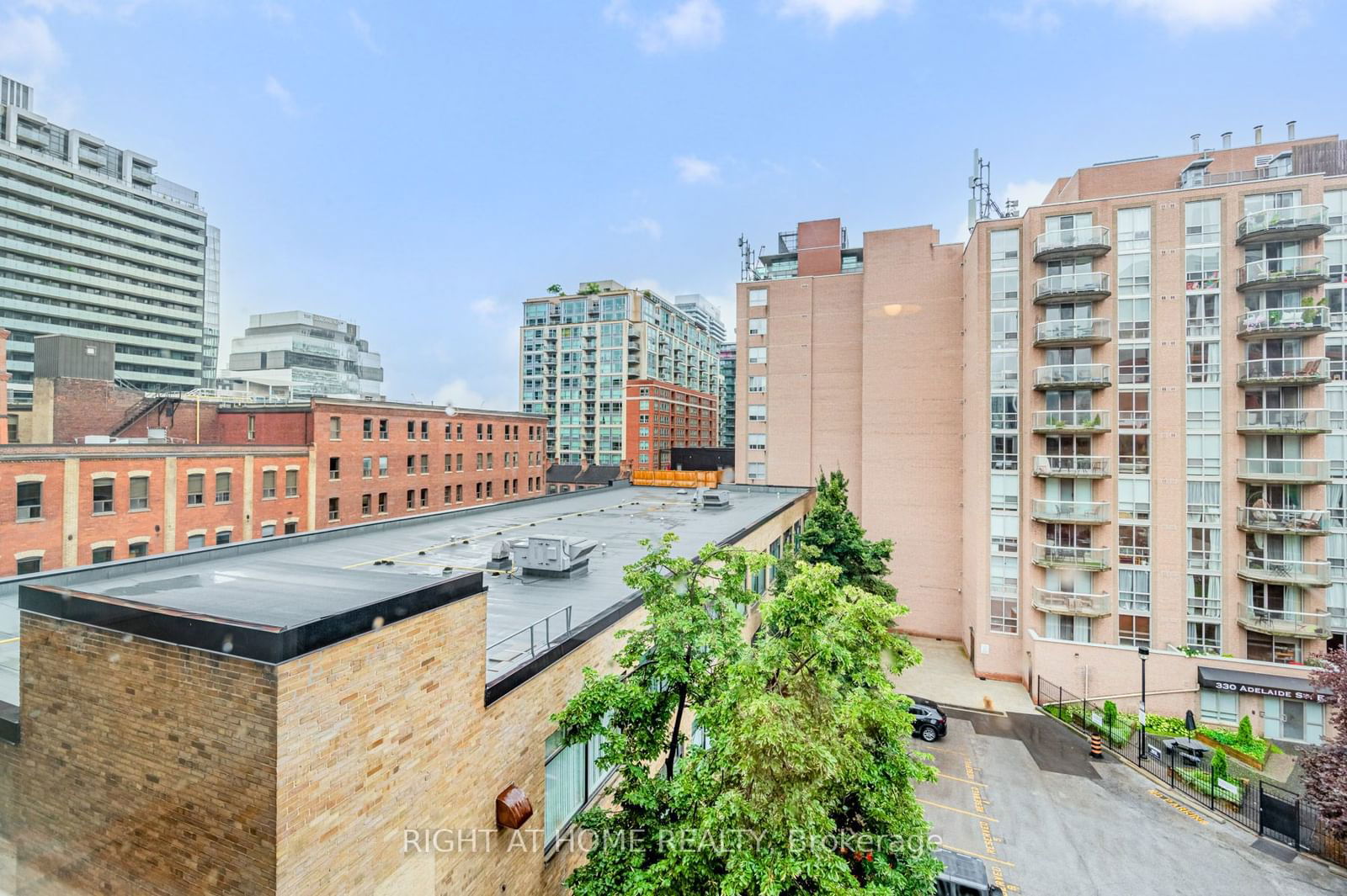 90 Sherbourne St, unit 505 for rent - image #27