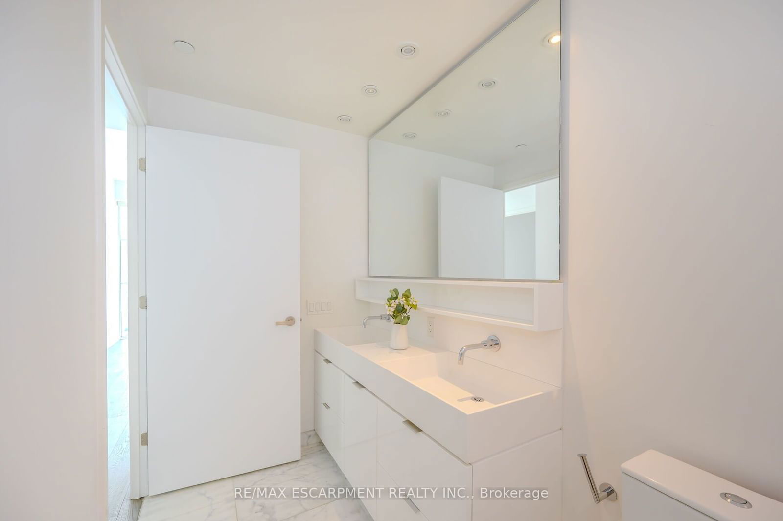 5 Soudan Ave, unit 1603 for rent - image #17