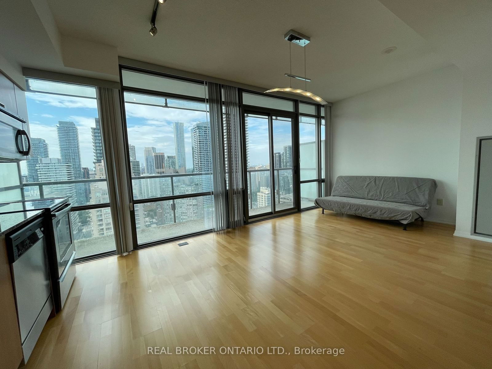 37 Grosvenor St, unit 3105 for rent - image #3