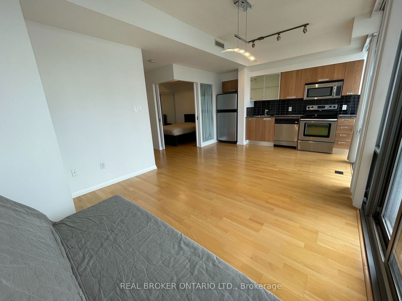 37 Grosvenor St, unit 3105 for rent - image #4