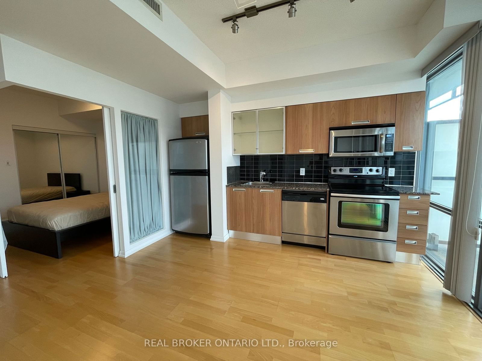 37 Grosvenor St, unit 3105 for rent - image #5