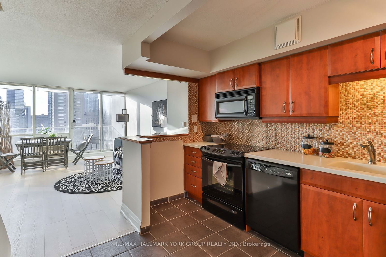 86 Gerrard St E, unit 22C for sale