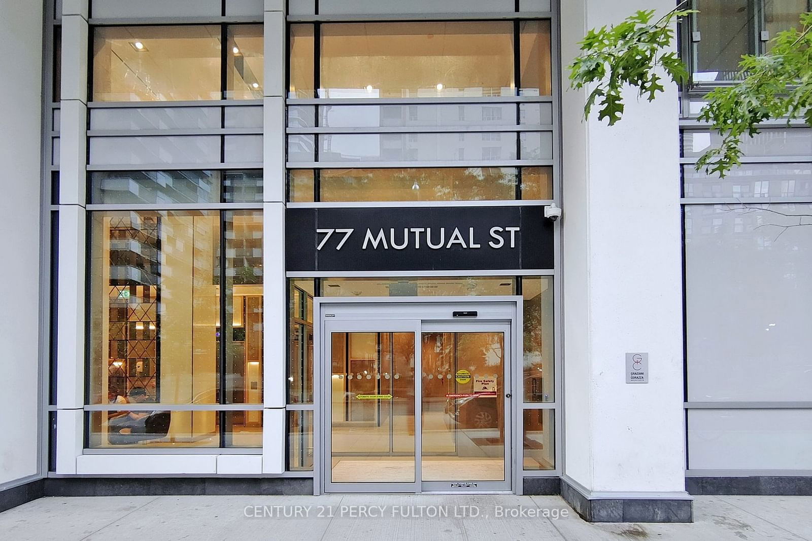 77 Mutual St, unit 708 for rent