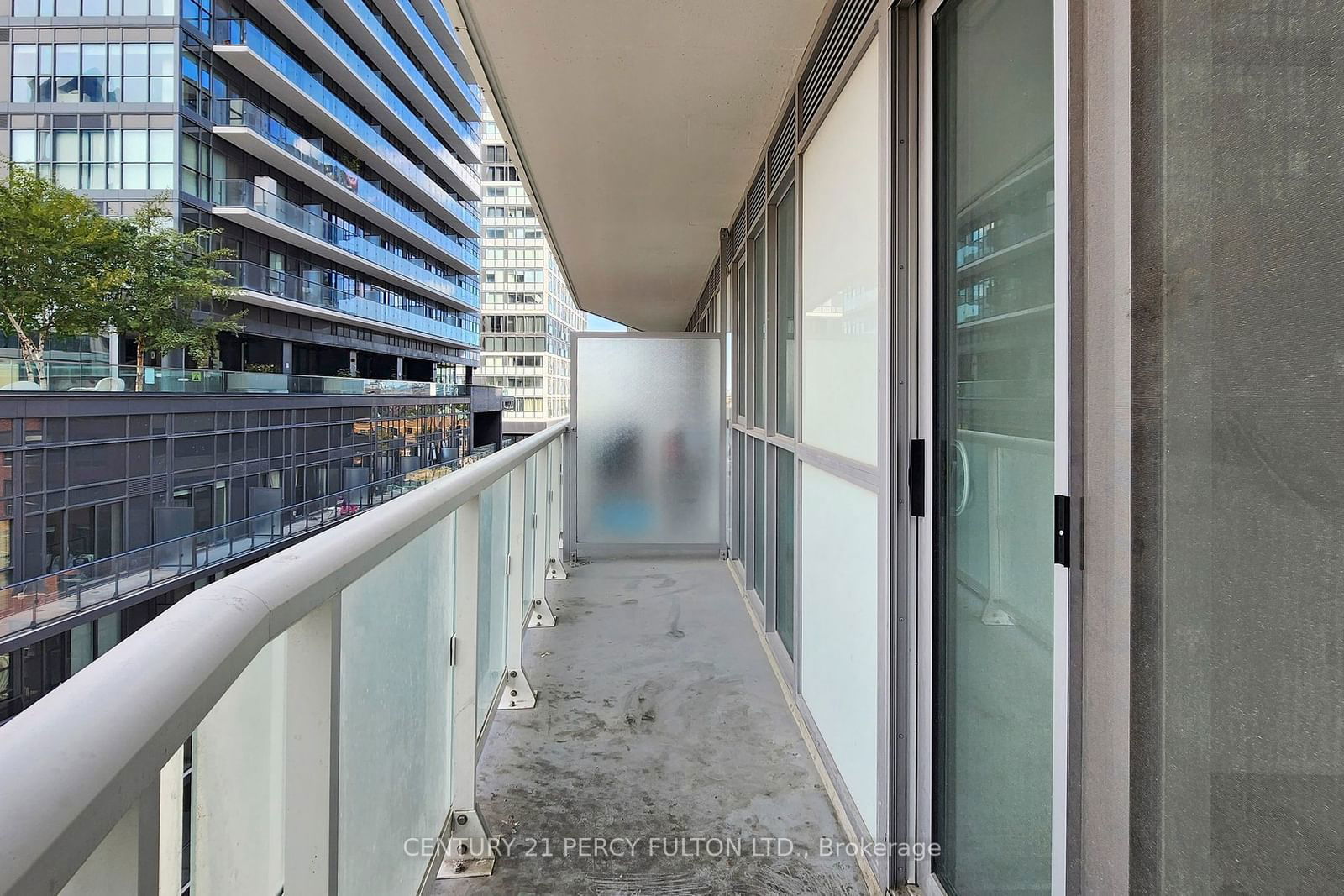 77 Mutual St, unit 708 for rent