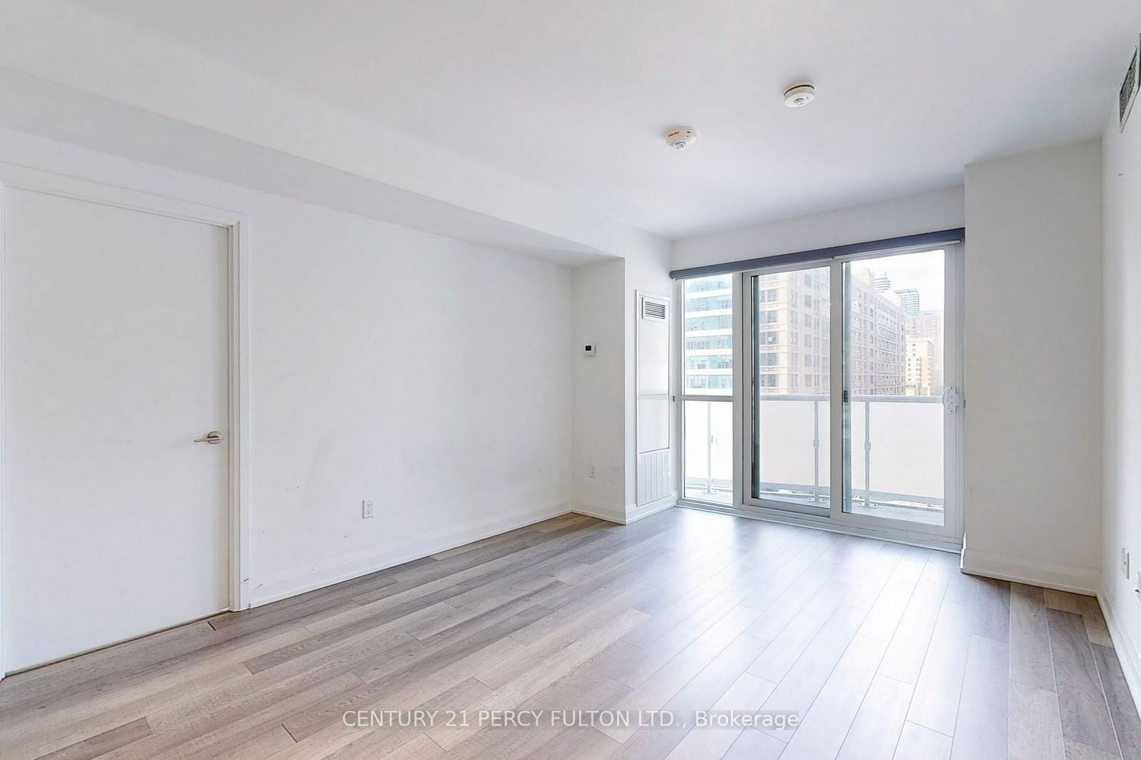 77 Mutual St, unit 708 for rent - image #5