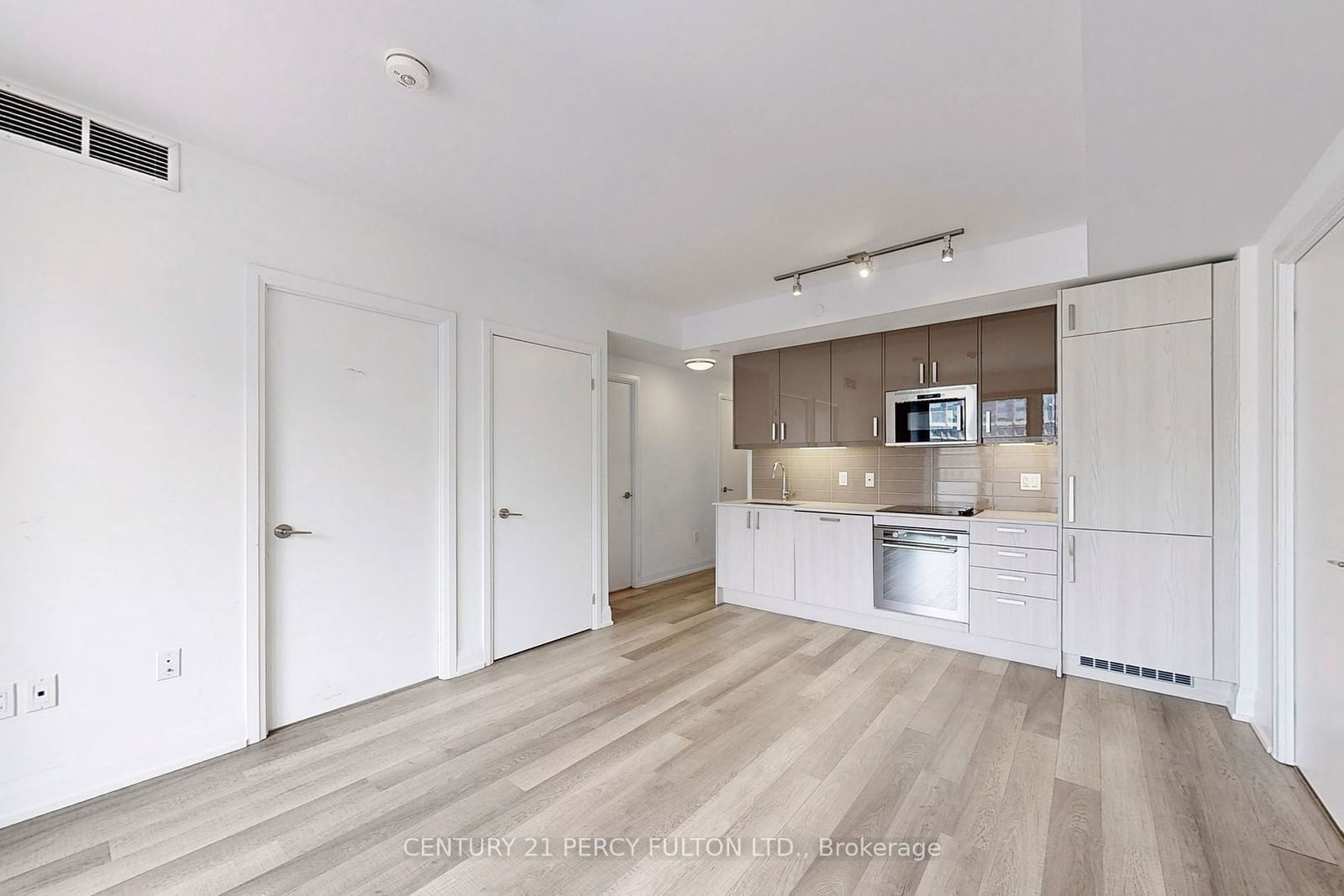 77 Mutual St, unit 708 for rent - image #9