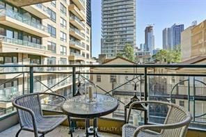 35 hayden St, unit 404 for rent - image #5