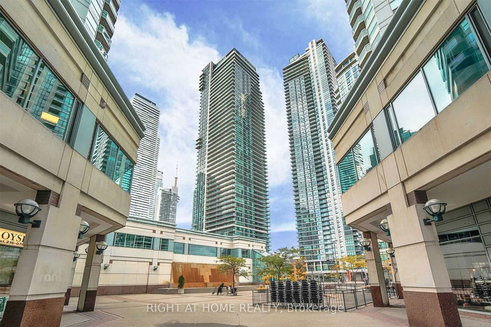 33 Bay St, unit 4505 for rent