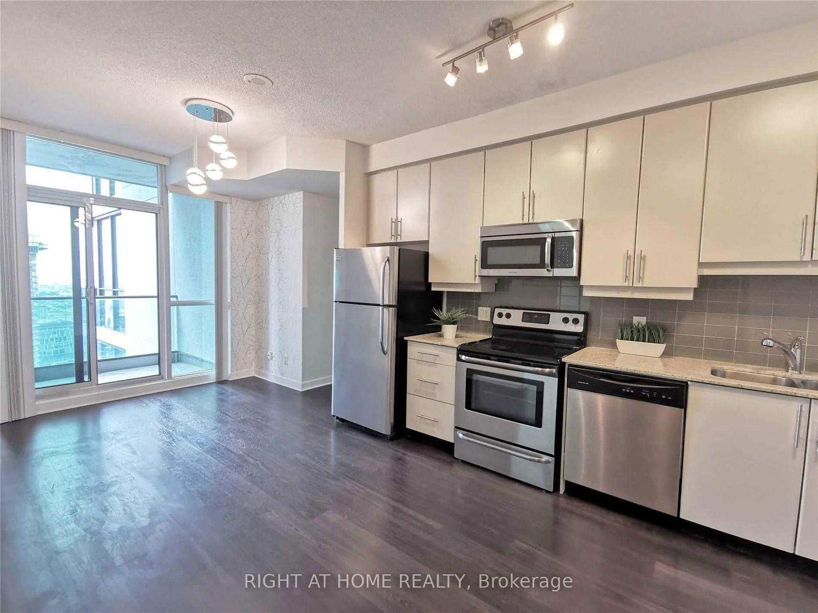 33 Bay St, unit 4505 for rent