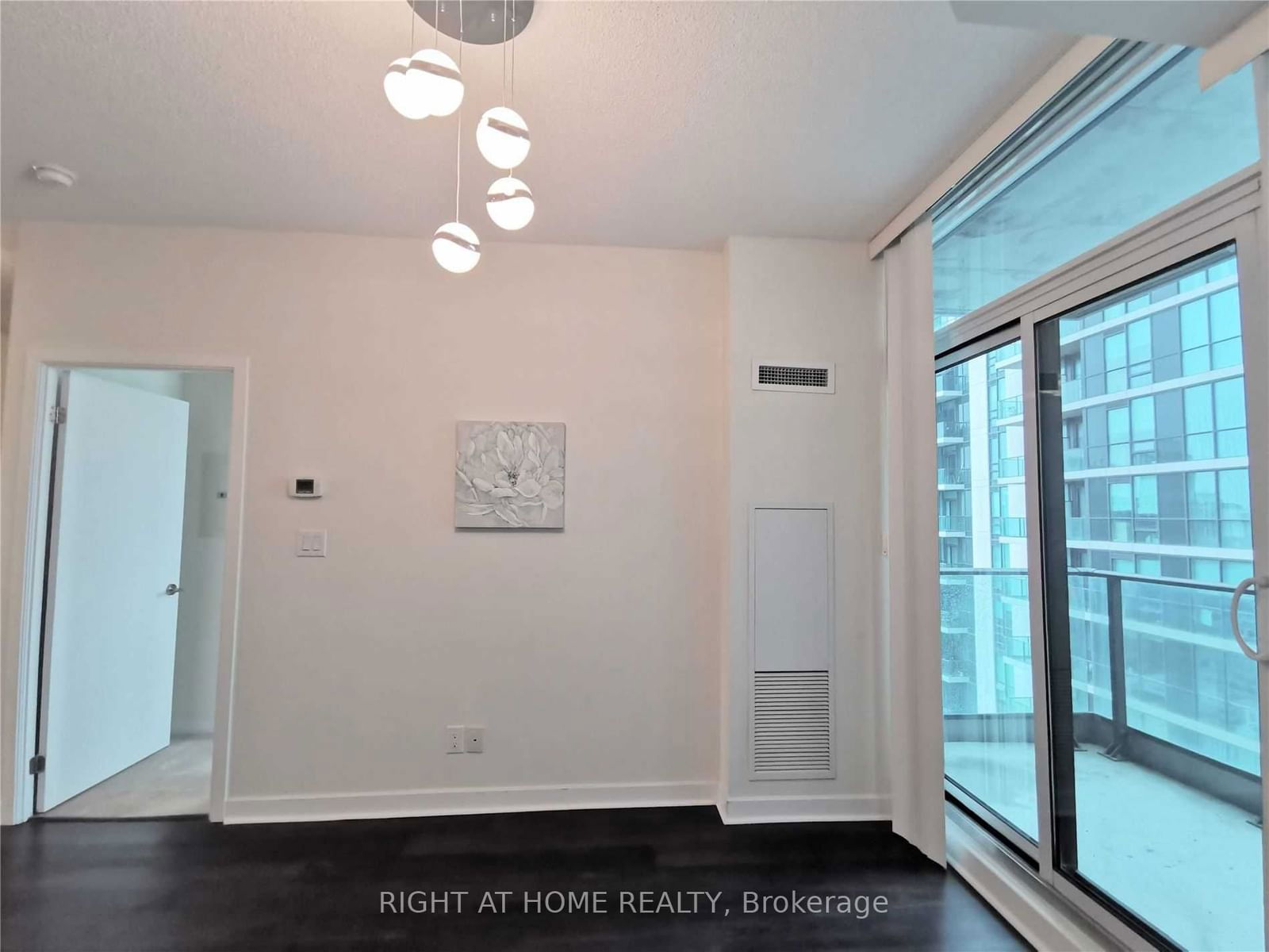 33 Bay St, unit 4505 for rent