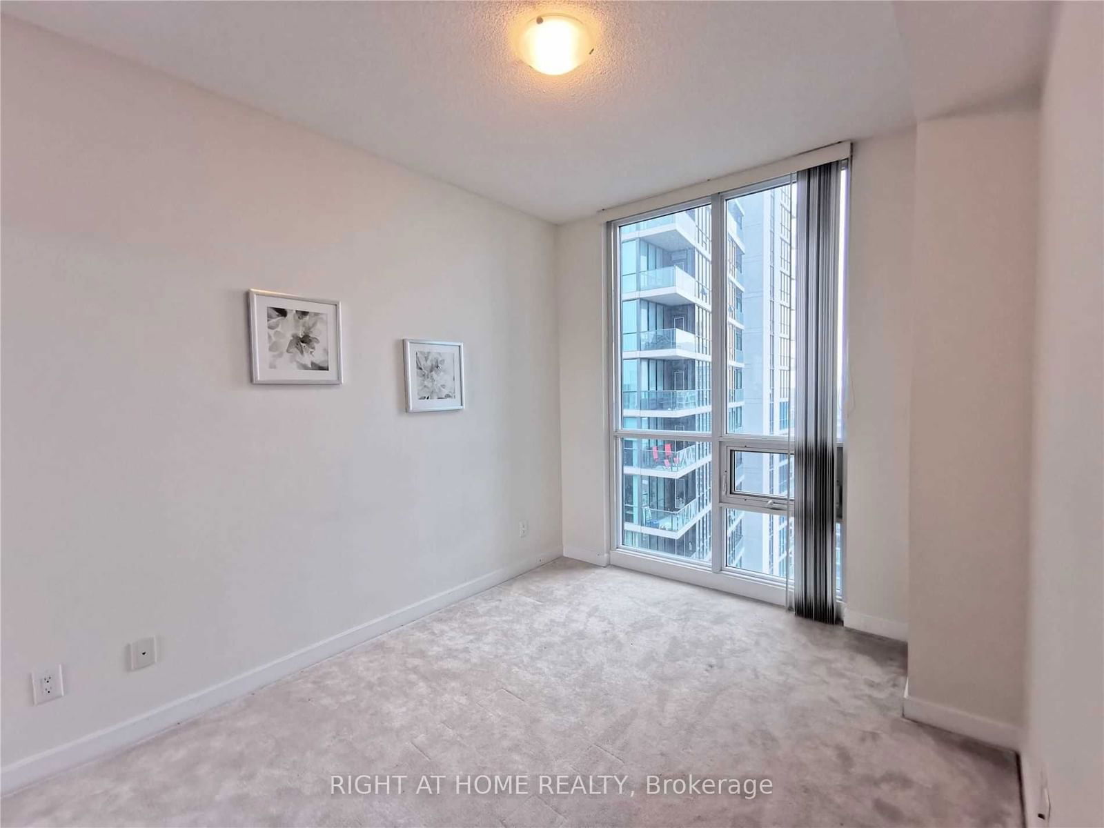 33 Bay St, unit 4505 for rent