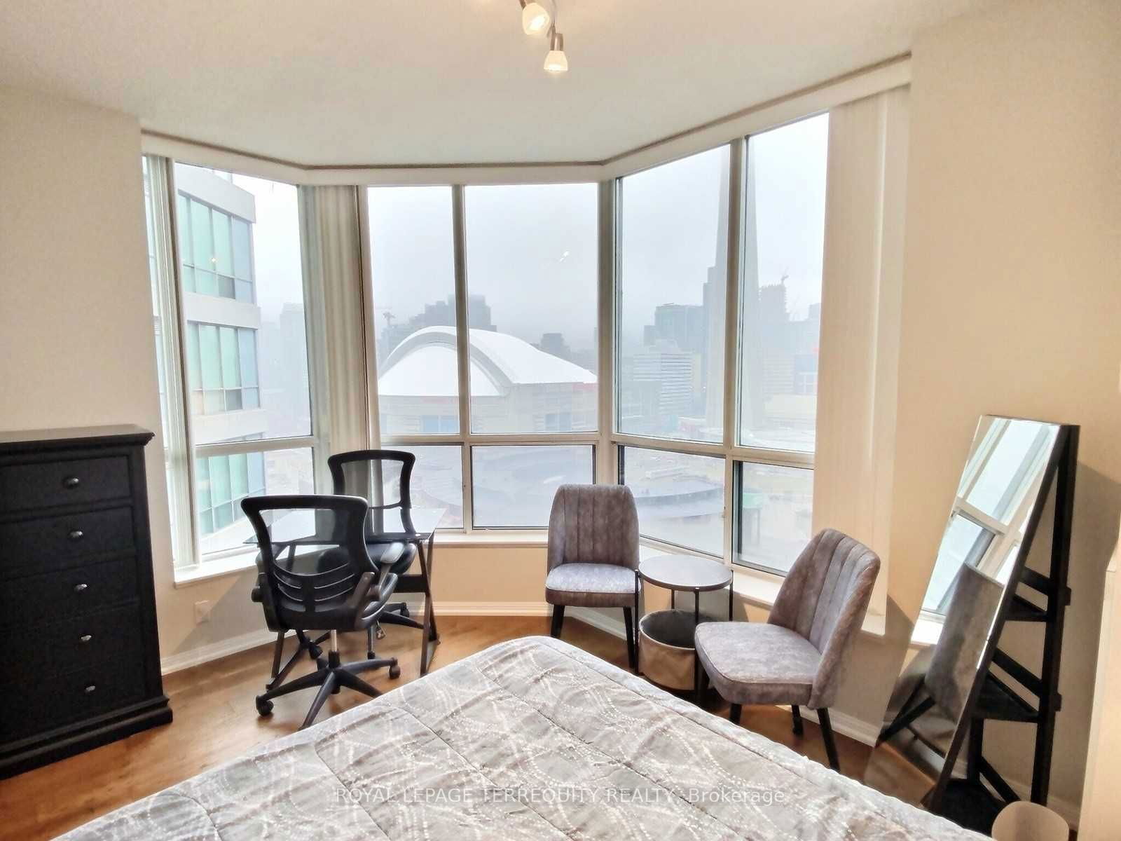 228 Queens Quay W, unit 2302 for rent - image #11