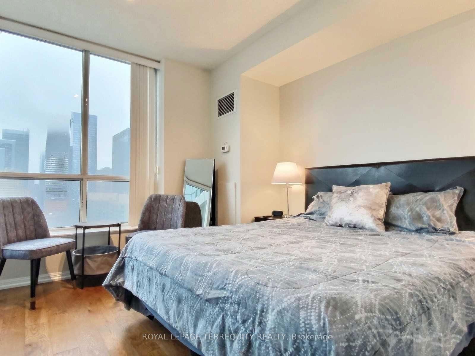 228 Queens Quay W, unit 2302 for rent - image #9