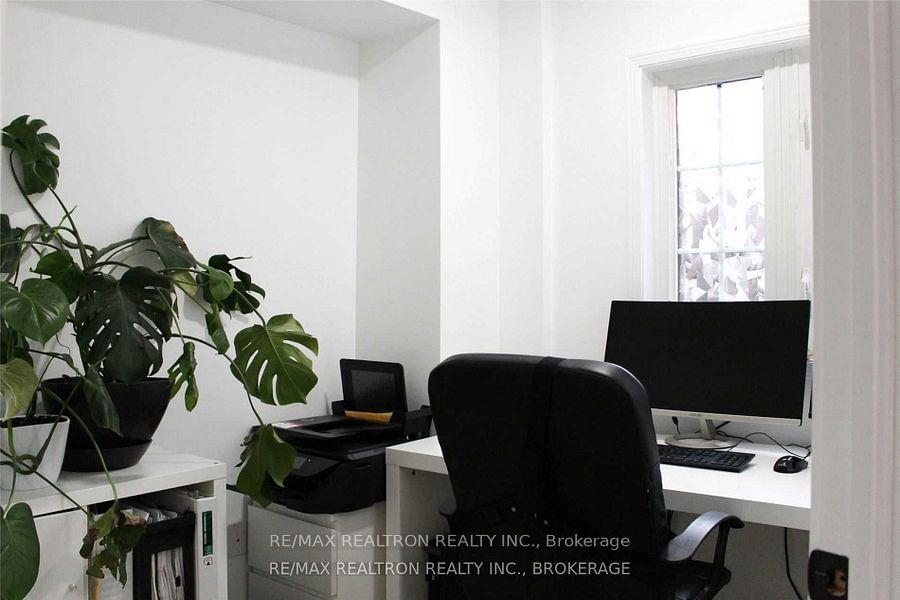 262 St Helens Ave, unit 109 for rent - image #7