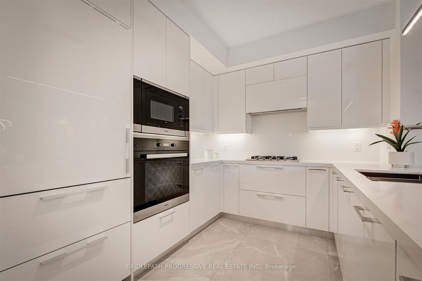 3 Southvale Dr, unit 301 for sale - image #7