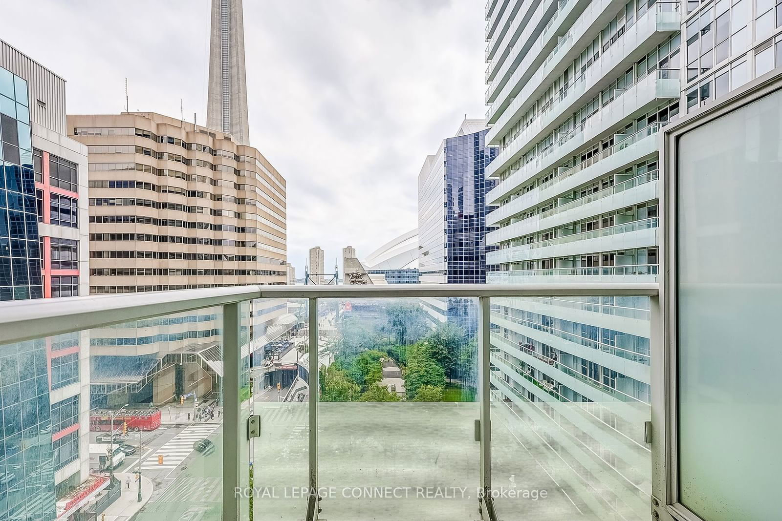 20 John St, unit 922 for sale