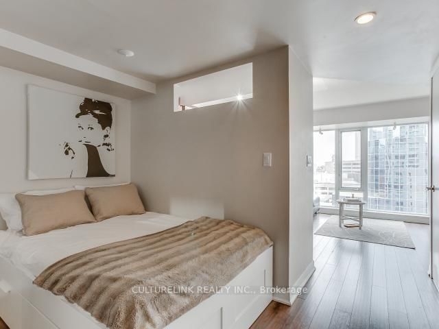 210 Victoria St, unit 1813 for rent - image #5