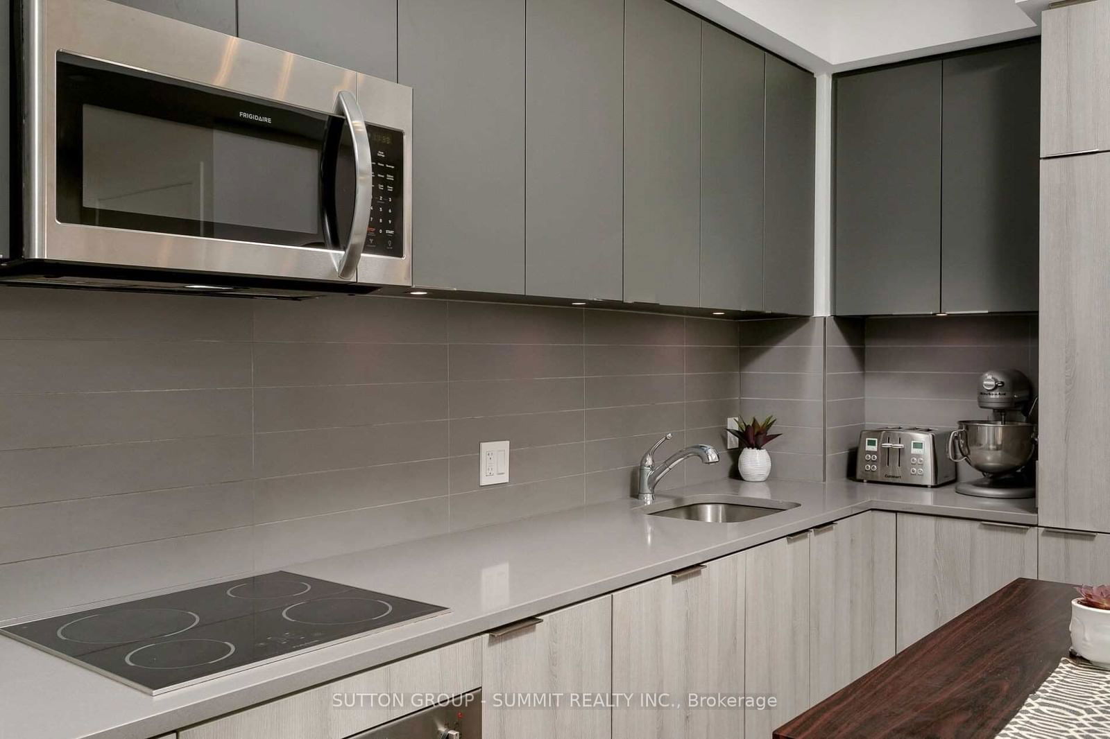 223 St Clair Ave W, unit 401 for rent - image #9