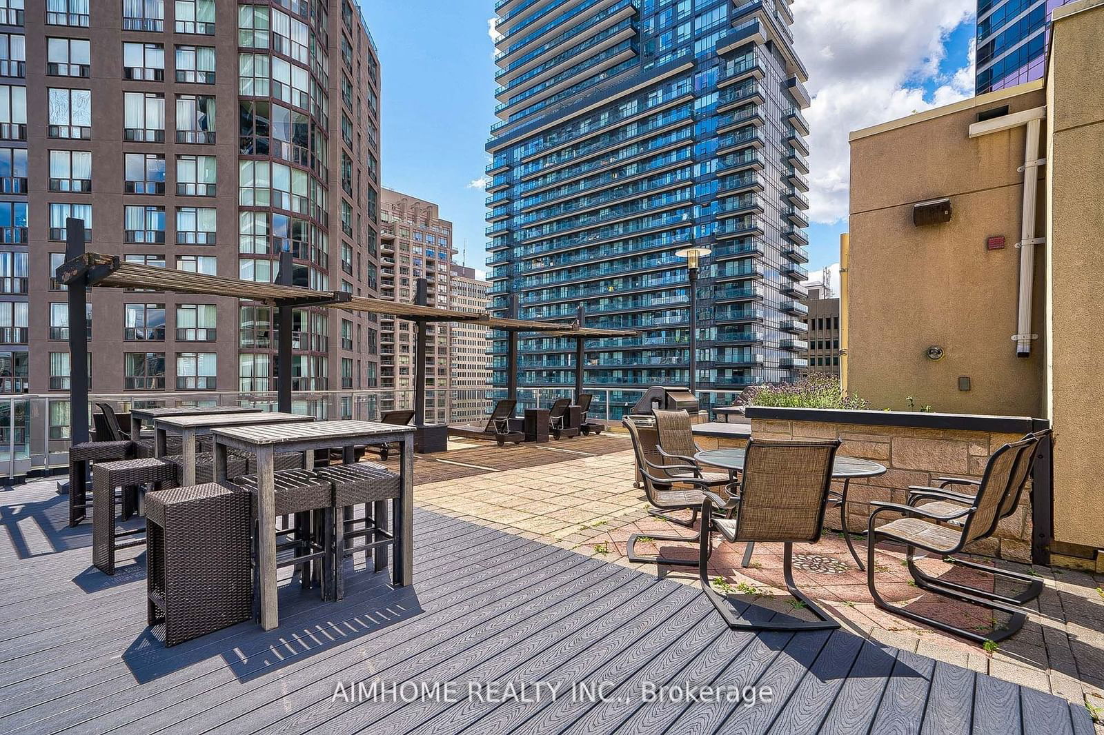 11 St Joseph St, unit 905 for rent