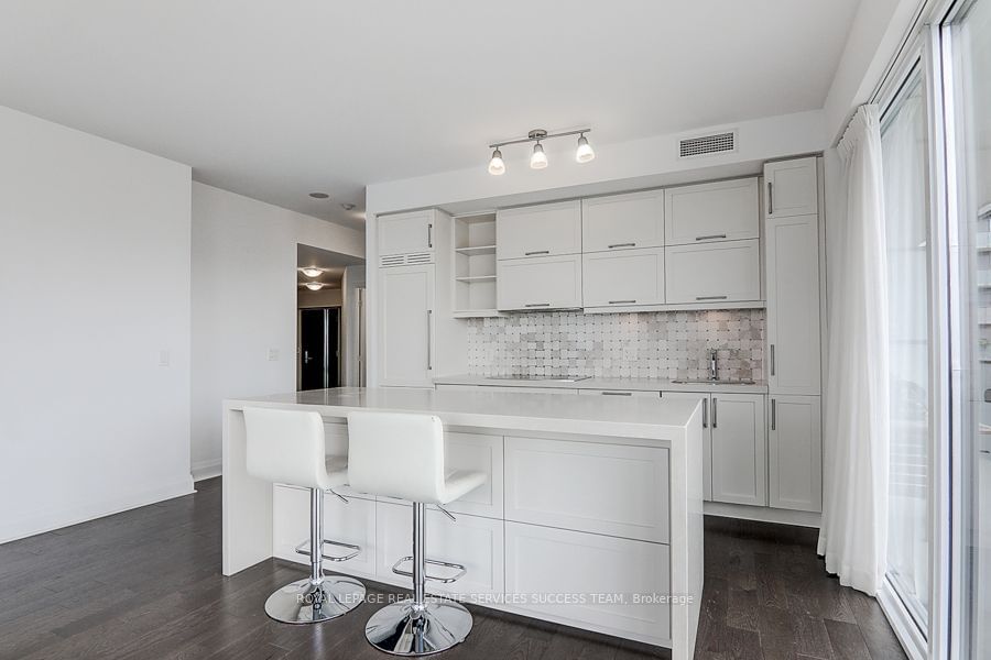 65 St Mary St, unit 1004 for rent - image #5