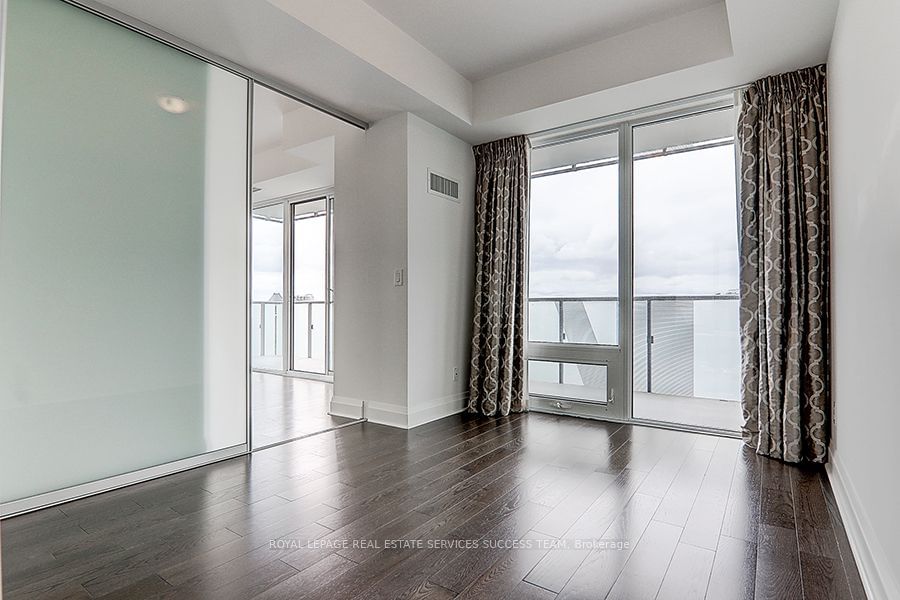 65 St Mary St, unit 1004 for rent - image #8