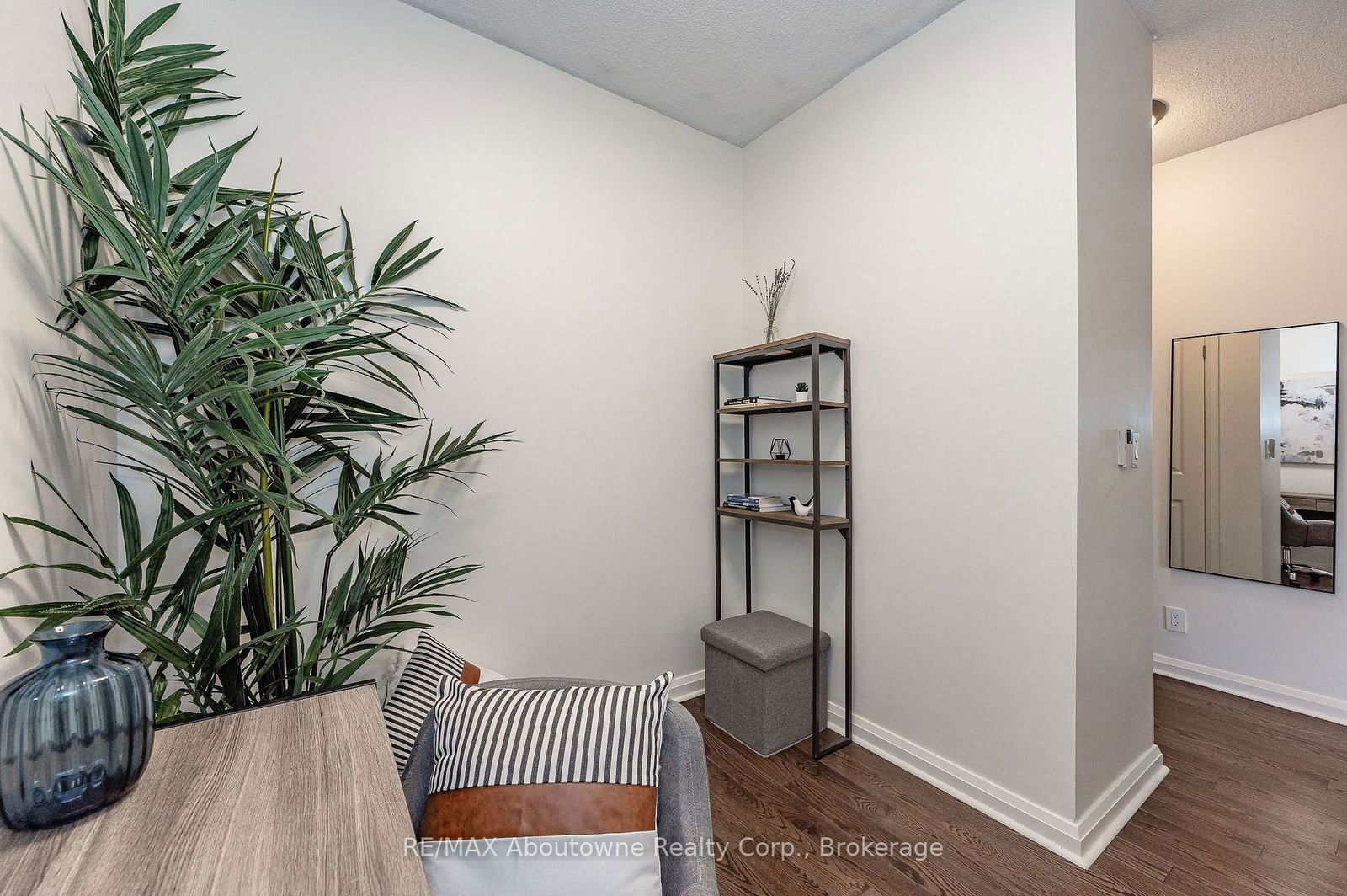 35 Hayden St, unit 401 for sale - image #5