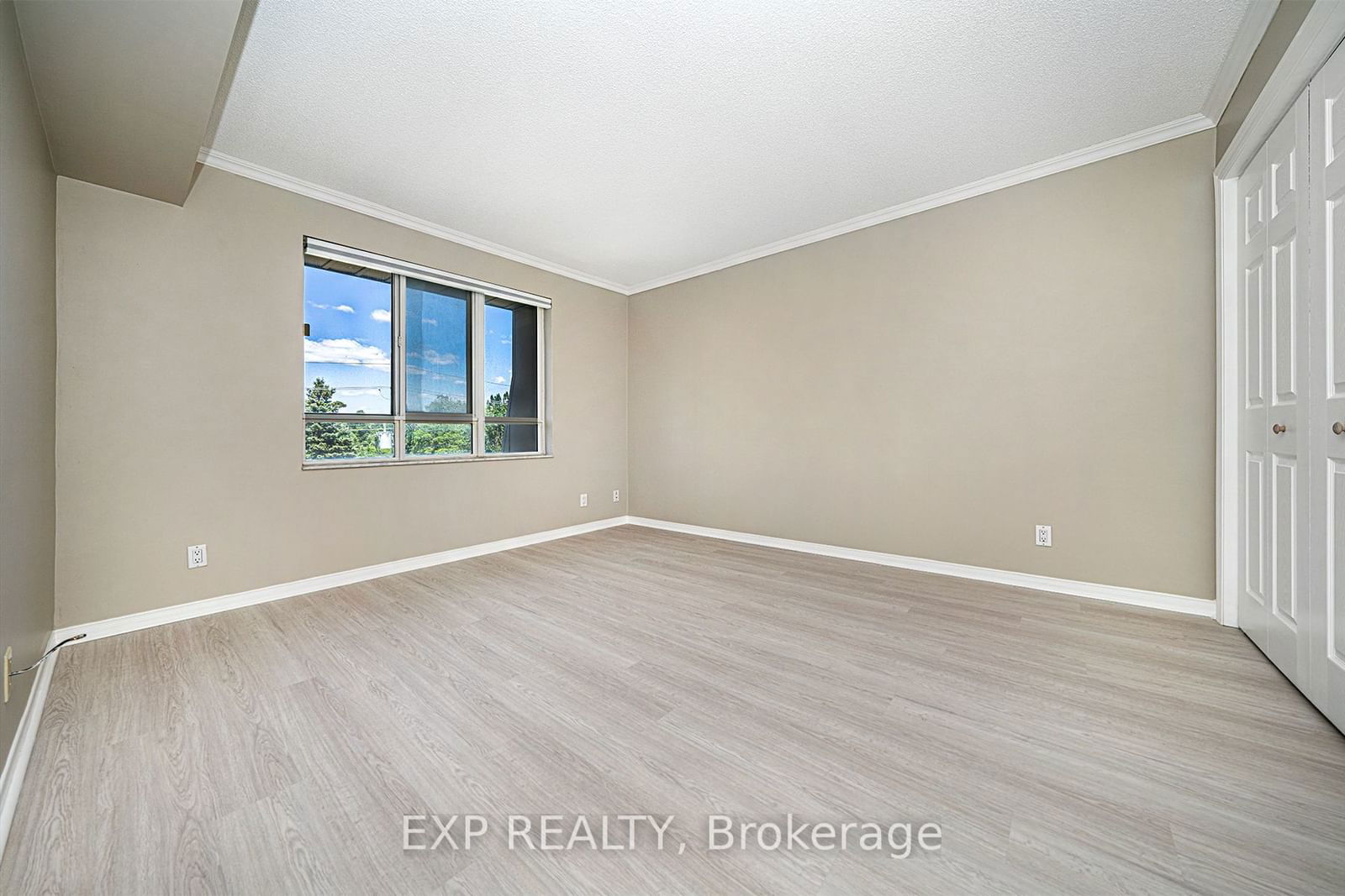 38 Hollywood Ave, unit 312 for rent - image #10