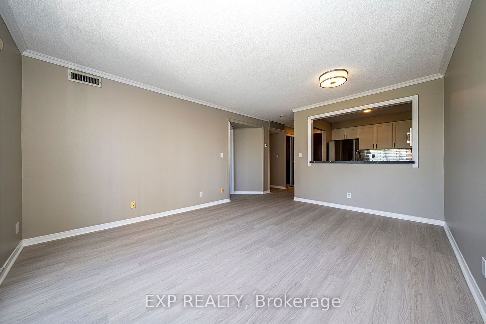 38 Hollywood Ave, unit 312 for rent - image #9