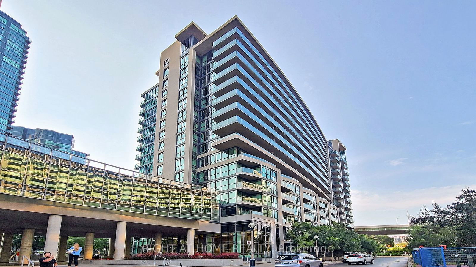 209 Fort York Blvd, unit 1165 for sale - image #2