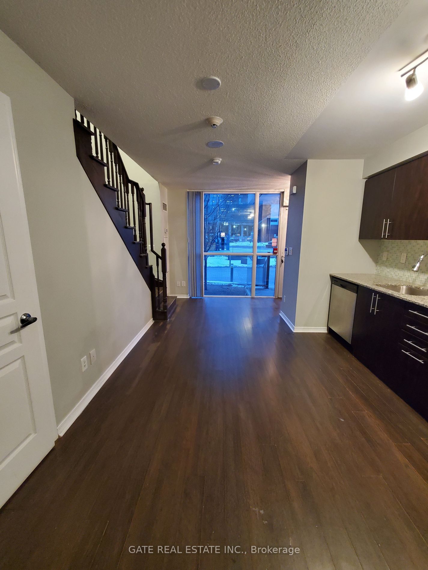 352 Front St W, unit 101 for rent - image #1