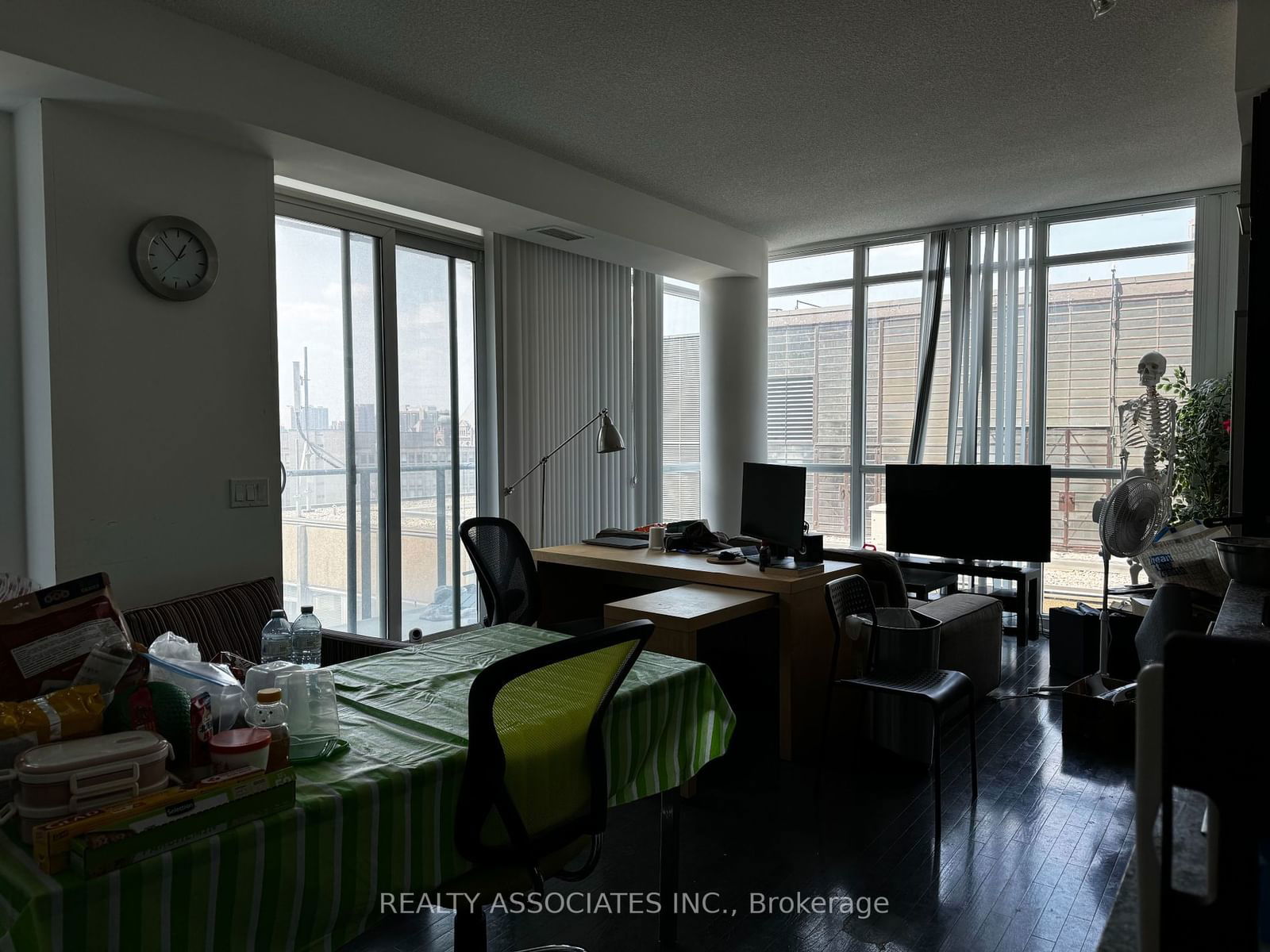 770 Bay St, unit 1401 for rent