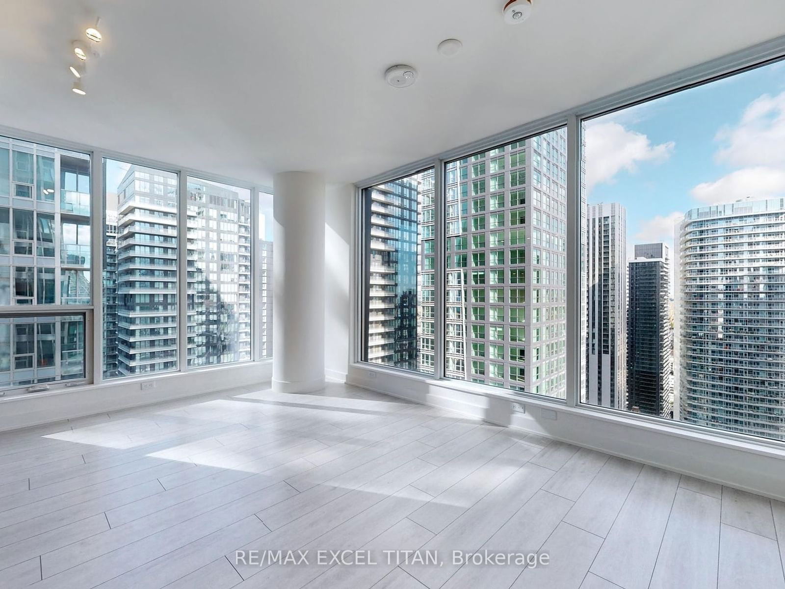 15 Mercer St, unit 3304 for rent - image #2