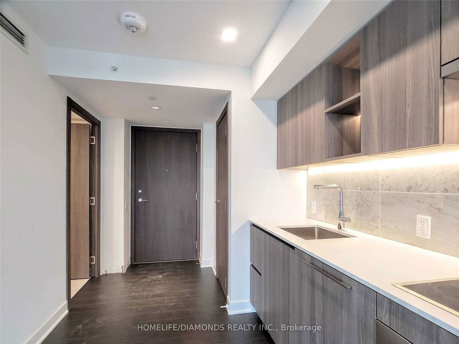 17 Bathurst St, unit 3509 for rent - image #2